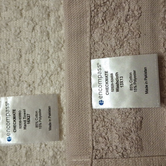 Bath set. NEW, two bath towels, 1 hand towel, 1 washcloth - Picture 1 of 4